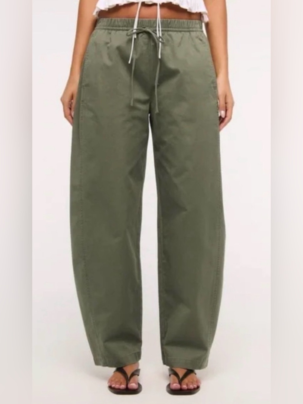 Abercrombie & Fitch Black Mid-Rise Barrel Pull-On Pant